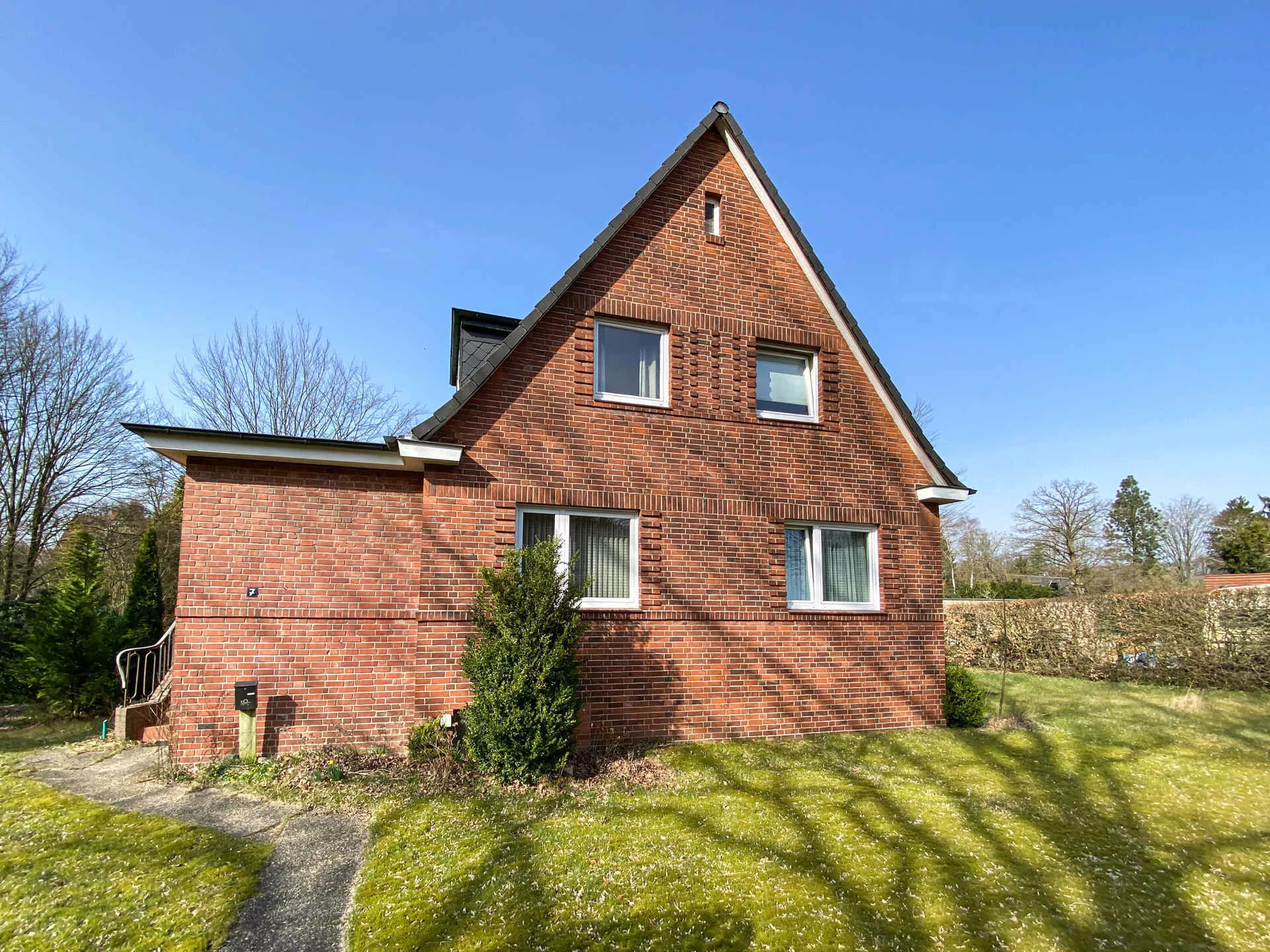 Immobilienangebot - Hamburg - Alle - Naturbelassenes Grundstück mit Altbausubstanz in begehrter Lage von Hamburg - Sasel
