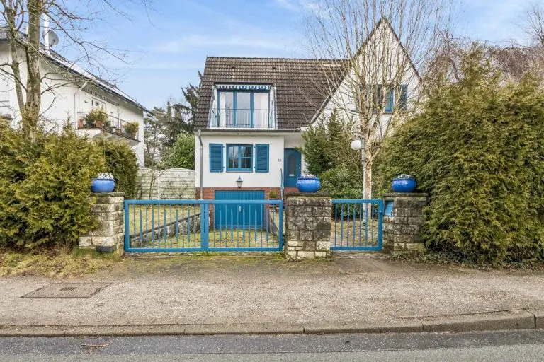 Immobilienangebot - Hamburg / Rahlstedt - Alle - Familie Willkommen-großzügiges Einfamilienhaus (teilbar in zwei Wohneinheiten) in ruhiger Lage von Hamburg-Rahlstedt