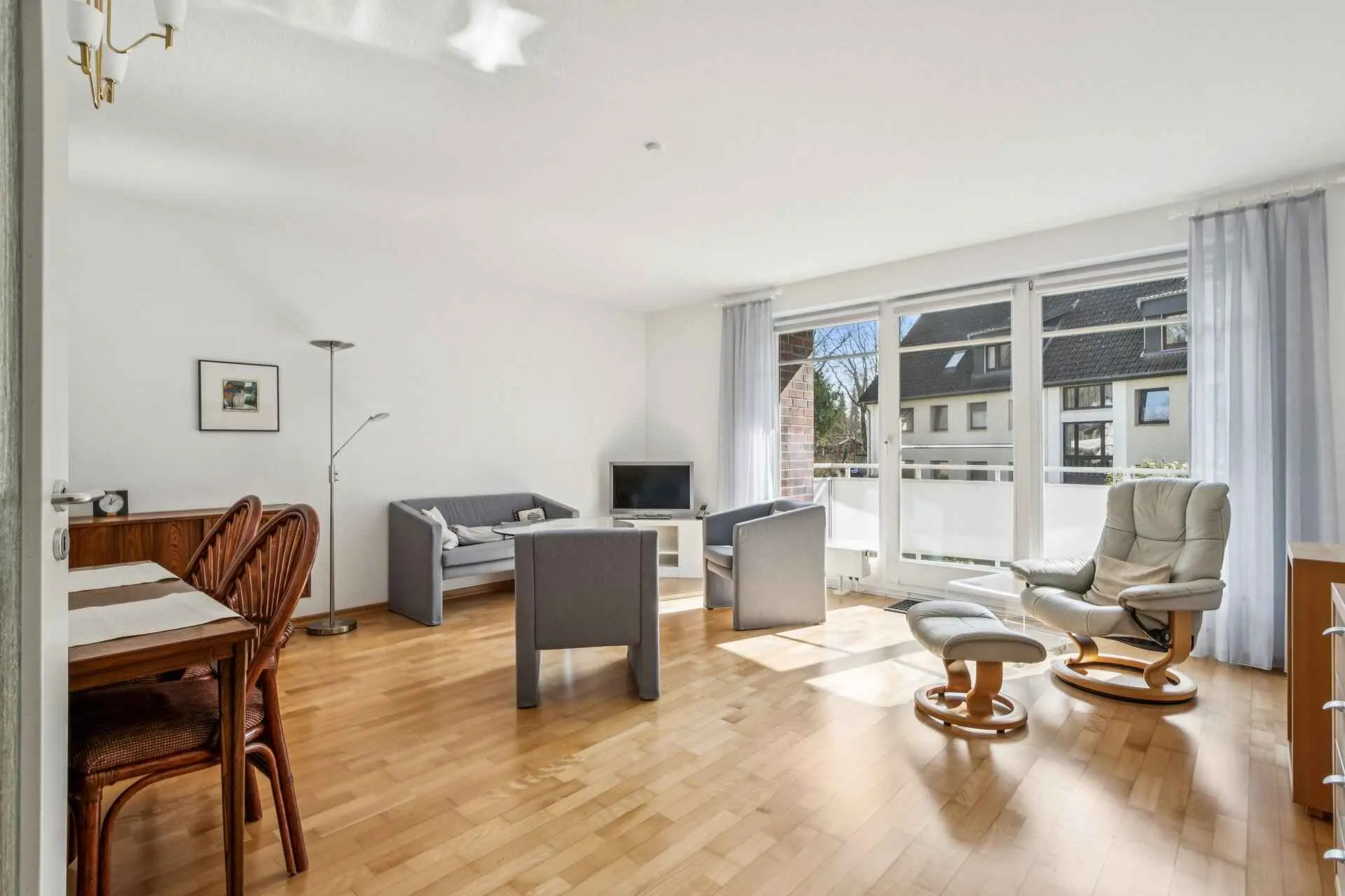 Immobilienangebot - Hamburg - Alle - Top gepflegte 3- Zimmerwohnung inkl. Tiefgaragenstellplatz im Herzen von Hamburg -Wellingsbüttel