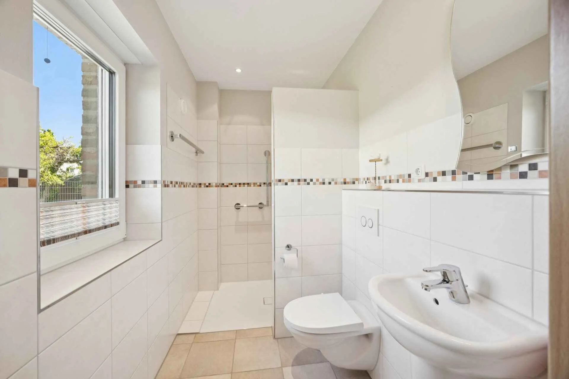 Immobilienangebot - Hamburg / Sasel - Alle - Familie Willkommen- gepflegtes Einfamilienhaus mit Top- Energieeffizienz im Herzen von HH - Sasel