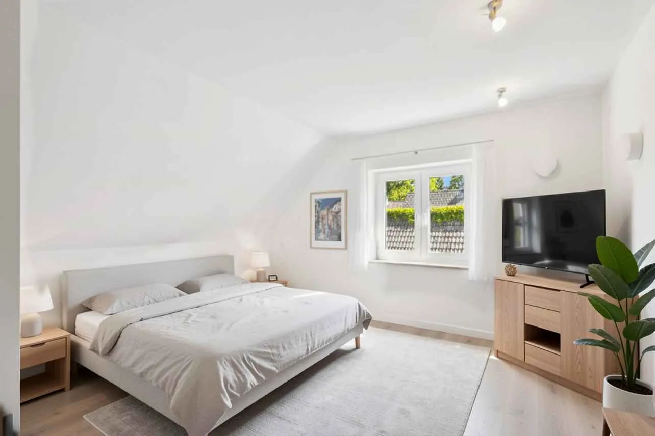Immobilienangebot - Hamburg / Sasel - Alle - Familie Willkommen- gepflegtes Einfamilienhaus mit Top- Energieeffizienz im Herzen von HH - Sasel