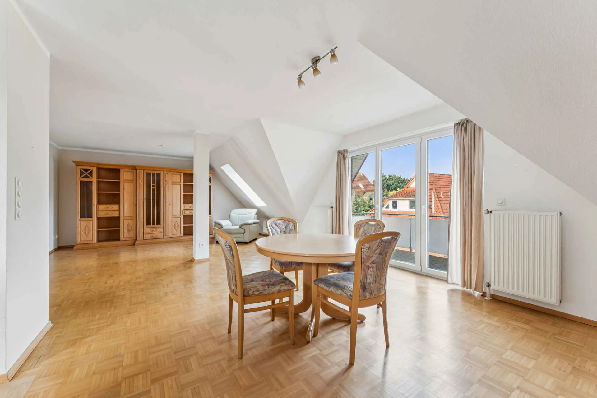 Immobilienangebot - Hamburg - Alle - Maisonette mit Mehrwert: Flexibler Schnitt (2–3 Zi.), ausgebauter Dachboden & 2 Balkone!